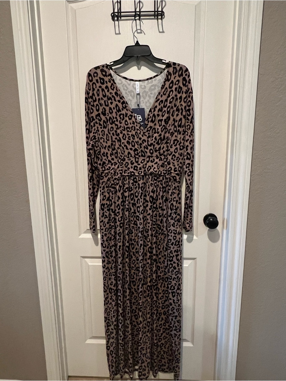 Leopard Print V-Neck Long Sleeve Maxi Dress - Taupe/Black